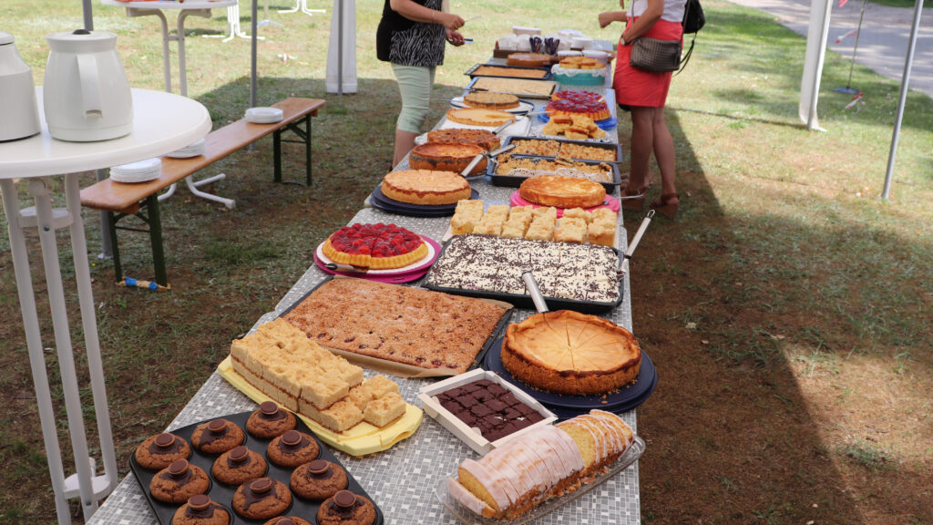 Verschiedene Kuchen am Kuchenbuffet, beim Pfarrfest 2019