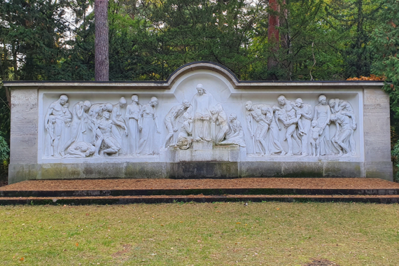 Christusdenkmal auf dem Südwestkirchhof